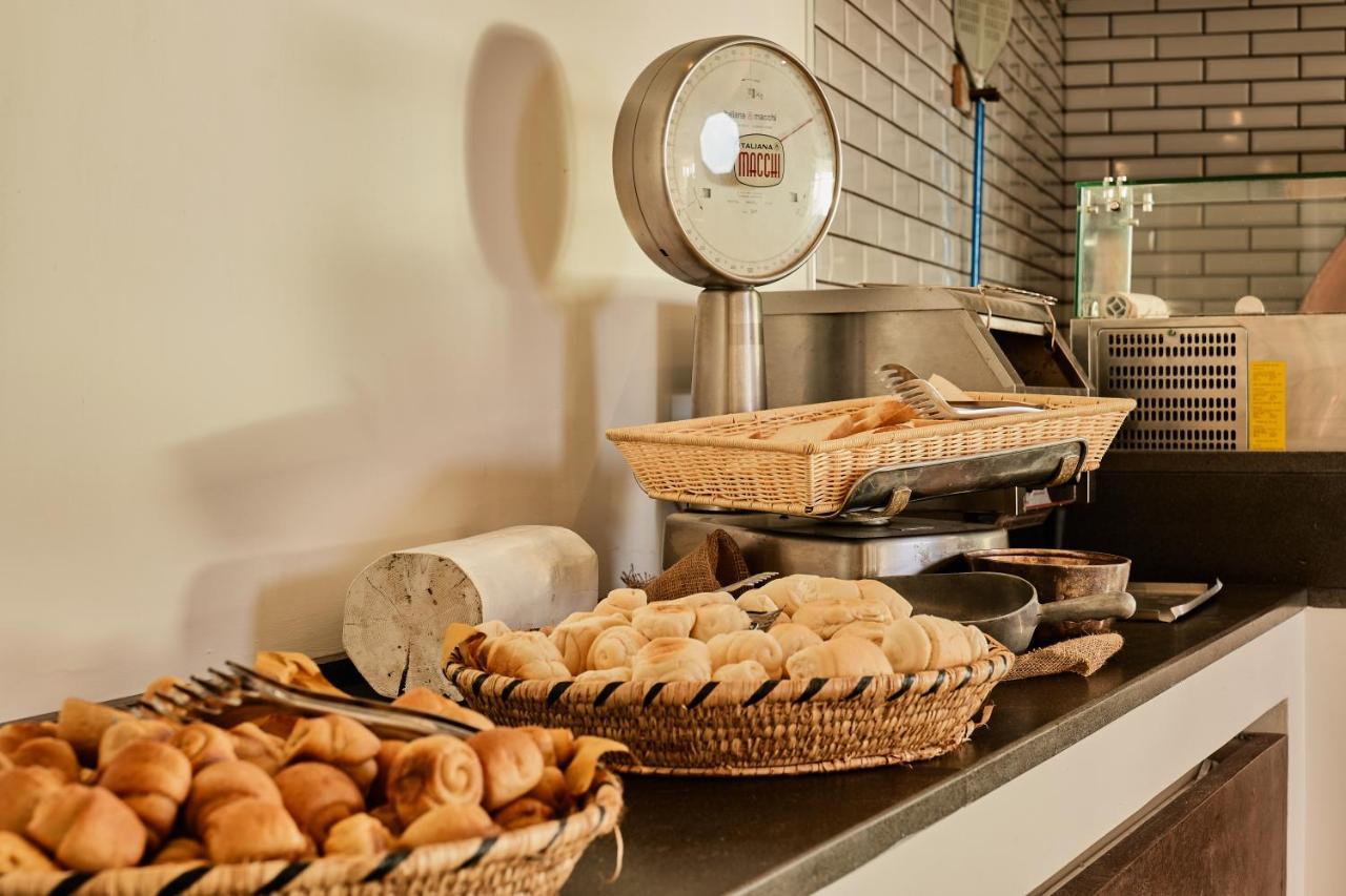Hotel Club Esse Roccaruja 4*