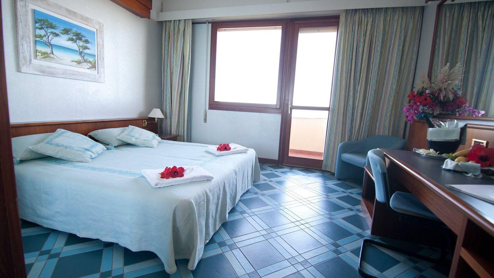 Club Esse Roccaruja 4* Stintino